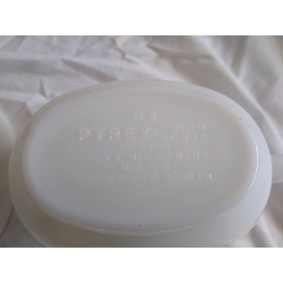 Pyrex butterfly gold gravy boat and saucer - Picture 7 of 8